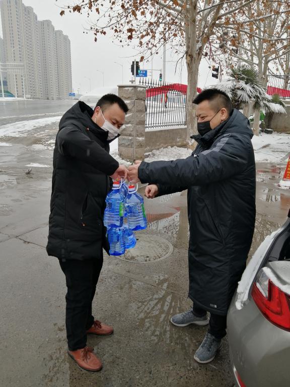 谭魏捐赠医用酒精