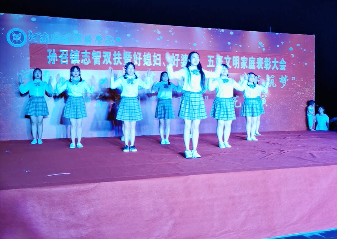学生舞蹈《小苹果》